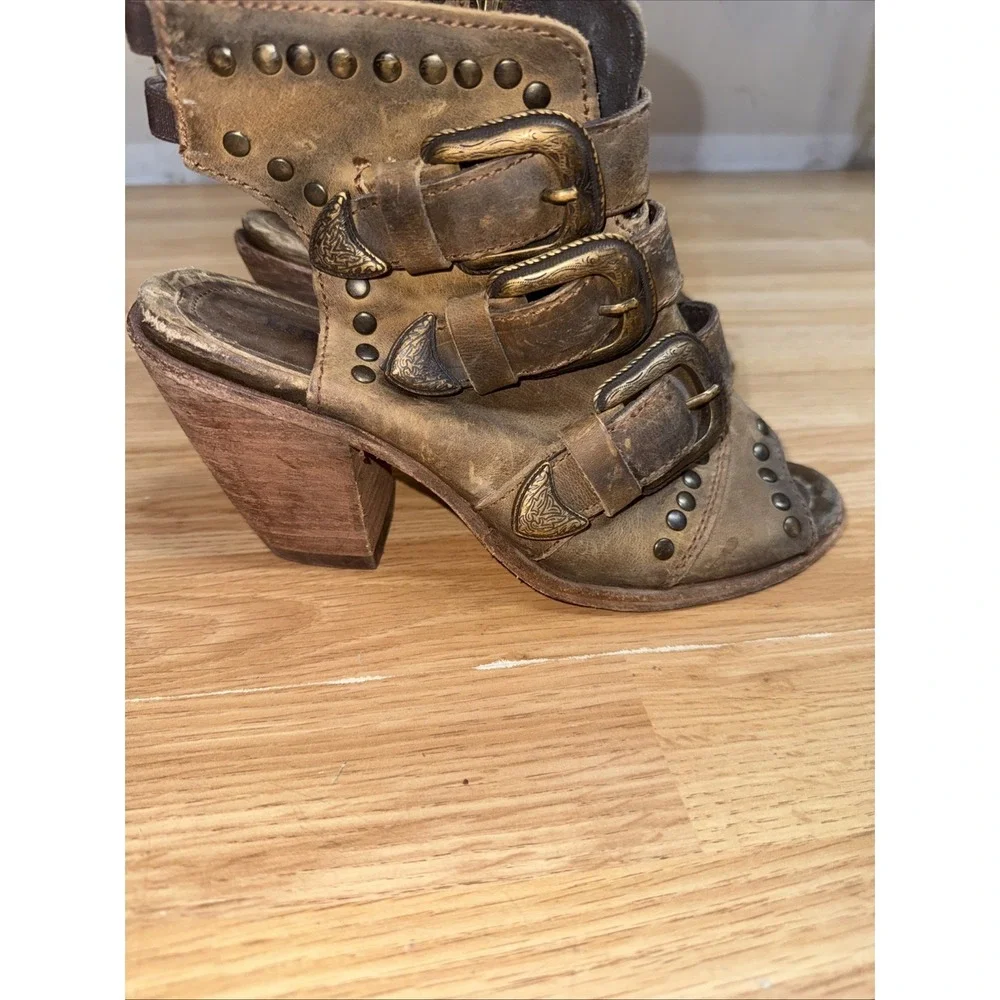 Liberty Black Women's Size 8.5 Studded 3 Buckle Peep Toe Heeled Shoes